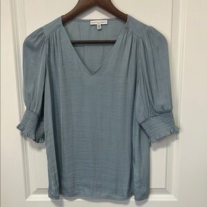 Maison d’Amelie Women's Blue quarter length sleeve V-Neckline Blouse size XS